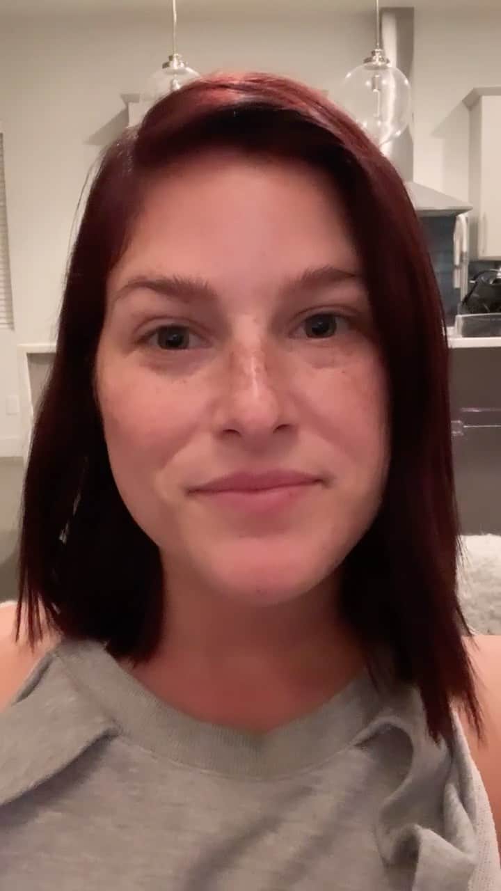 キャサディー・ポープのインスタグラム：「The first few seconds of everyone’s IG live...」