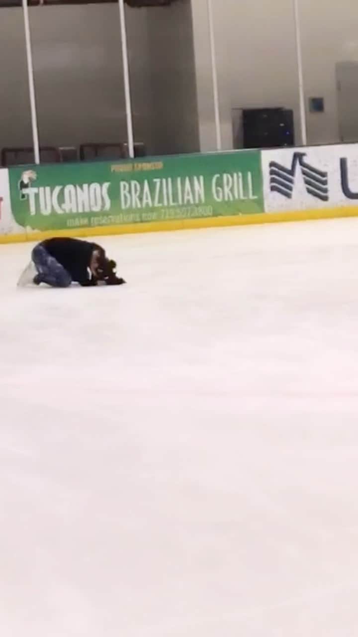 長洲未来のインスタグラム：「I posted a video a couple weeks back of me getting up and continuing on, even though I took a super hard fall. Here’s a video of me from September 27, 2017, right before the Olympic trials, basically having a mental breakdown and doing the opposite of continuing on after a fall.    Now I know that it’s okay to be imperfect and making mistakes is perfectly normal. ♥️⛸」