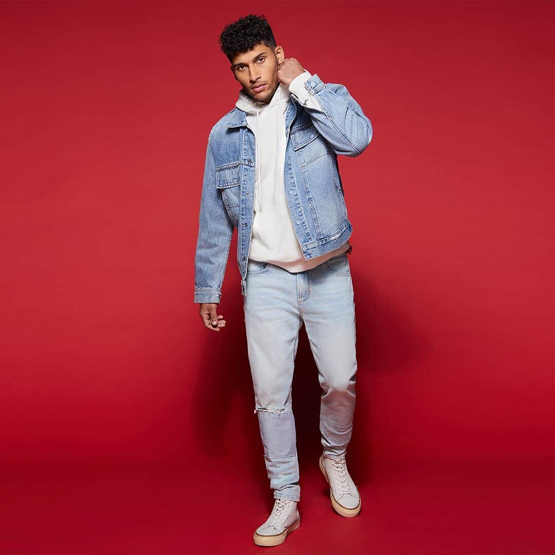 ハドソンのインスタグラム：「A skinny jean that stands apart from the rest - subtle distressing, paint splatter and all.」