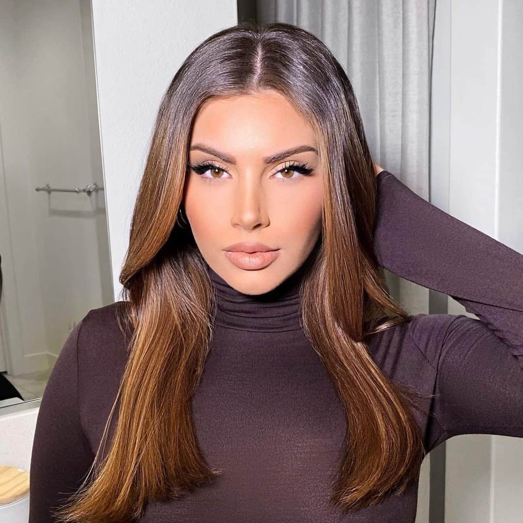 Too Facedのインスタグラム：「All we want for Christmas is @nazaninkavari's flawless complexion! 🤩 She wears our Born This Way Super Coverage Concealer shades Vanilla & Butterscotch. #regram #toofacedambassador #toofaced」