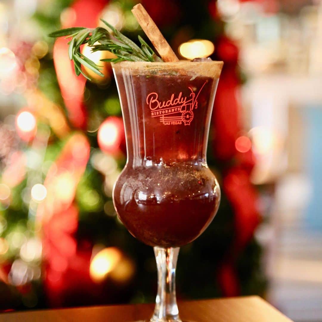 The Venetian Las Vegasさんのインスタグラム写真 - (The Venetian Las VegasInstagram)「'Tis the season to give, and to get! Order a holiday cocktail to benefit @helpsonv at Buddy V's, Matteo's, Majordomo Meat & Fish, Mott 32, and sixth+mill. #vegas #cocktails #holidays #giving」12月12日 9時09分 - venetianvegas