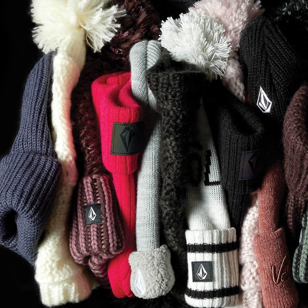 ボルコムのインスタグラム：「New beanies for the season! ❄️ Available for men and women, go to 👉  vol.cm/snow 👈  to find yours!」