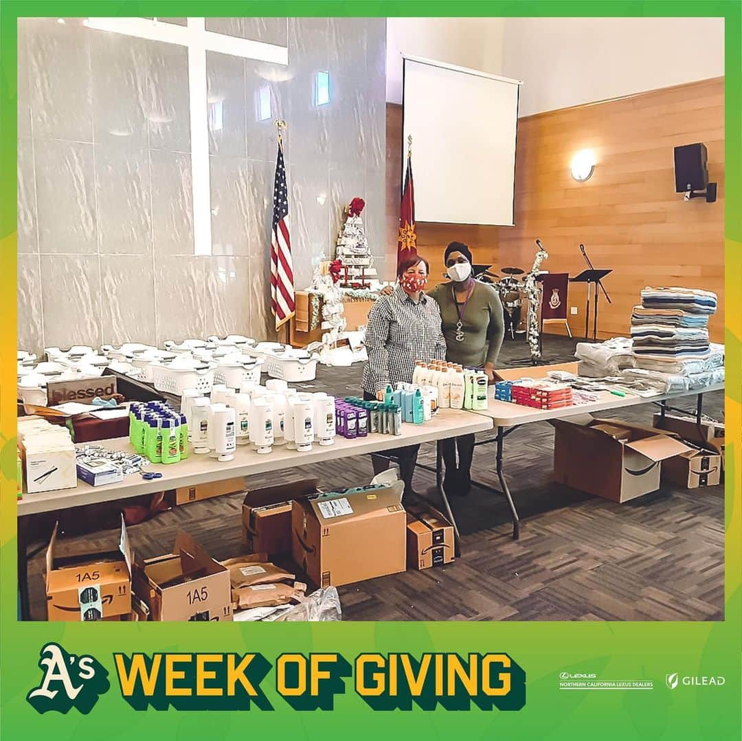 オークランド・アスレチックスさんのインスタグラム写真 - (オークランド・アスレチックスInstagram)「Today we wrapped up our Week of Giving by sending care packages and home essentials to 60 residents at CityTeam Oakland and the Salvation Army. #RootedInOakland #OakLend」12月12日 9時16分 - athletics