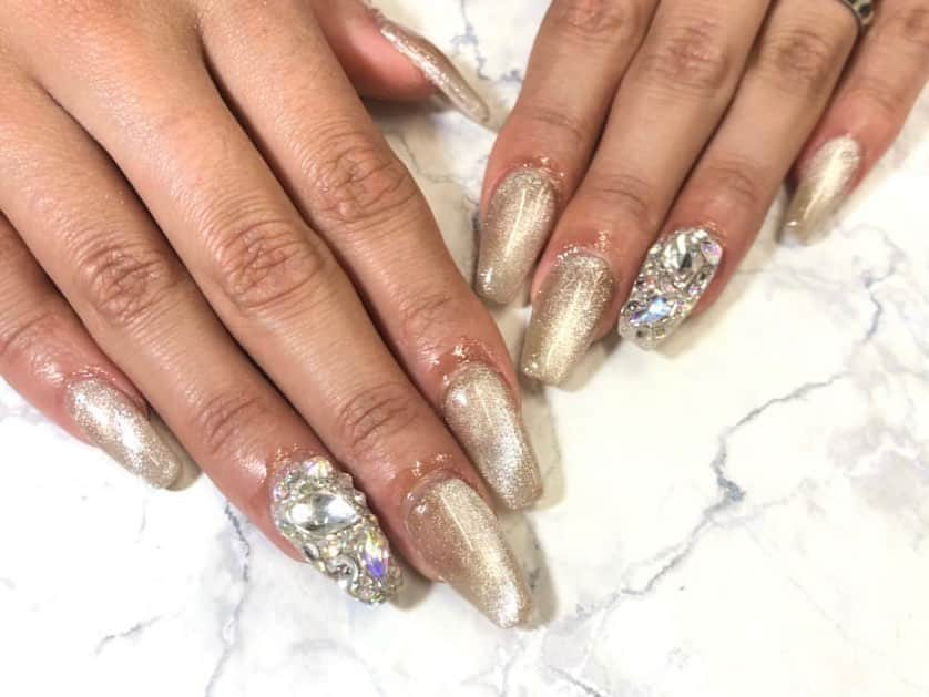 ゆきぽよさんのインスタグラム写真 - (ゆきぽよInstagram)「New nail💅💎✨. . . 冬っぽくギラギラにしてもらった🥰. . . 初めてギャラクシーやったけど. キラキラ具合が可愛すぎるお気に入り🥺💗. . . フットは安定の埋めつくしでーす🤫❤️. . . @kawasaki0033 さん. いつもありがとう〜❣️. . . #newnail #ネイルデザイン #ギャラクシーネイル」12月12日 9時27分 - poyo_ngy