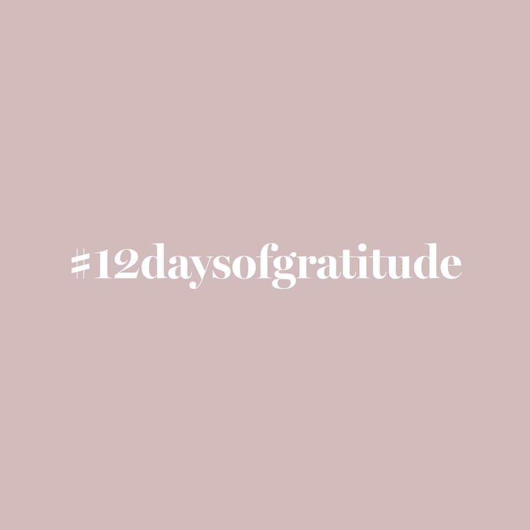 DFS & T Galleriaさんのインスタグラム写真 - (DFS & T GalleriaInstagram)「Over the twelve days leading up to Christmas, help us give love and thanks during the holiday season with messages of gratitude.⁠ ⁠ 👍 Like the post, share it with friends & family to spread the positive message and don’t forget to tag #12DaysofGratitude and @dfsofficial⁠ ⁠ #12DaysofGratitude #GiveLove #DFS #DFSOfficial #TGalleria」12月12日 9時30分 - dfsofficial