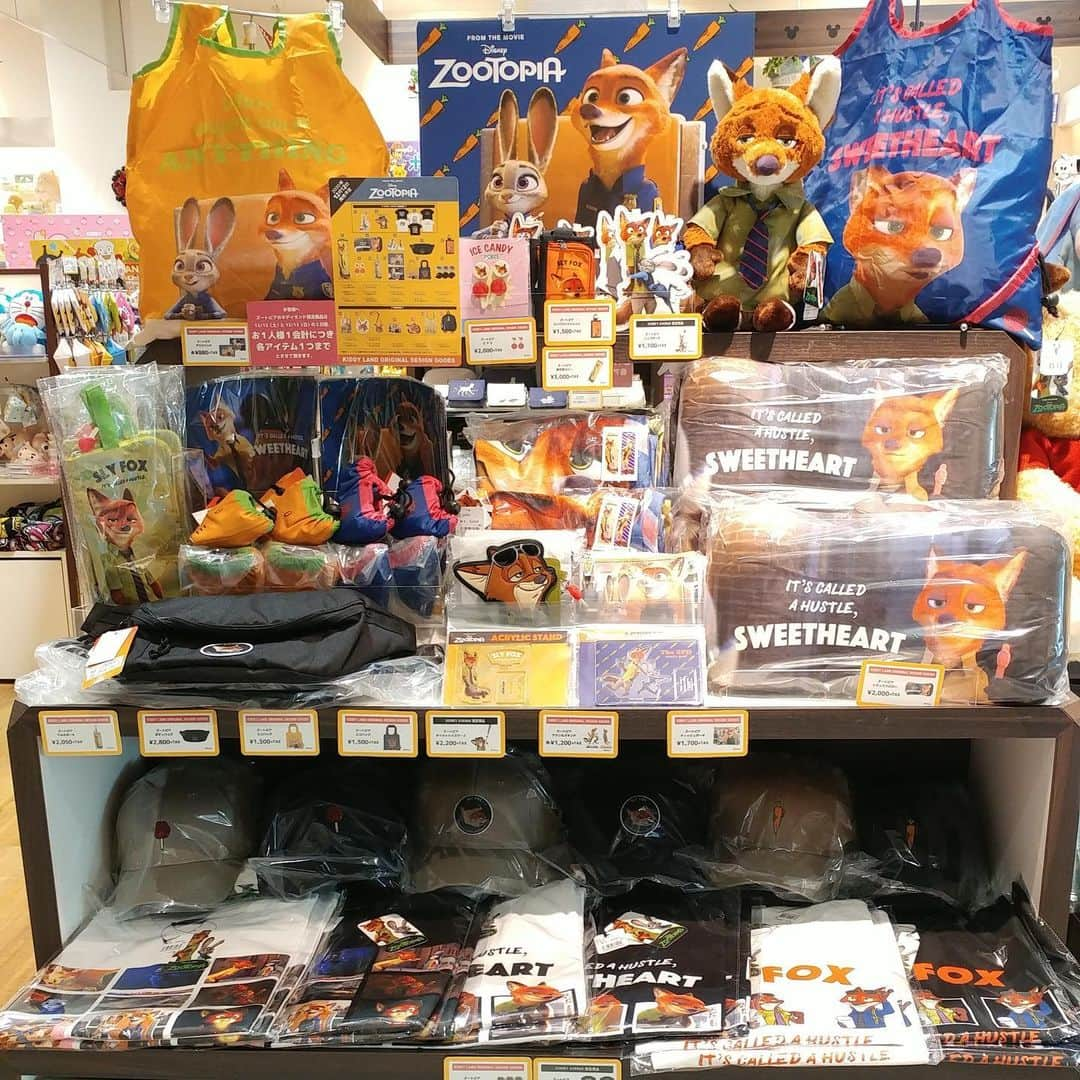 KIDDY LAND officialさんのインスタグラム写真 - (KIDDY LAND officialInstagram)「おはようございます ピオレ姫路店の🦊売り場 #disney #zootopia  #kiddyland #ディズニー #ズートピア #キデイランド #ディズニーアベニュー #disneyavenue  #ピオレ姫路店」12月12日 9時38分 - kiddyland_co.jp