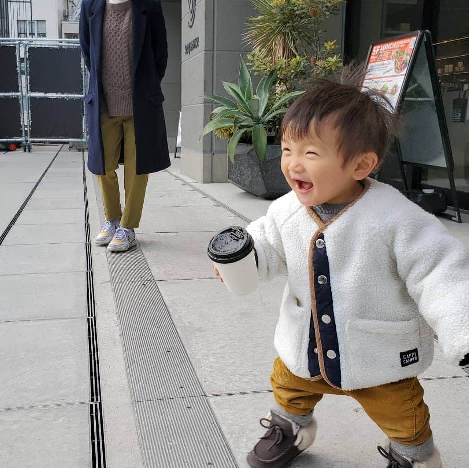 Kaori Takinoのインスタグラム：「先日MIYASHITA PARKへ。 高校生の時にしょっちゅう遊びに行き、就職先の本社が渋谷だった私にとって、新しい渋谷はまぶしいです✨✨  カフェ・キツネで美味しいコーヒー買って、屋上で遊ばせられました🎵🎵 次男は、お気に入りのキツネニットで、キツネコラボ🦊🦊  #ミヤシタパーク#miyashitapark #cafekitsune #カフェキツネ#キツネ#キツネコーデ#hm#１歳２ヶ月#子どもとお出かけ#渋谷#西松屋#ugg#赤ちゃんとお出かけ#ママ#ママリ」