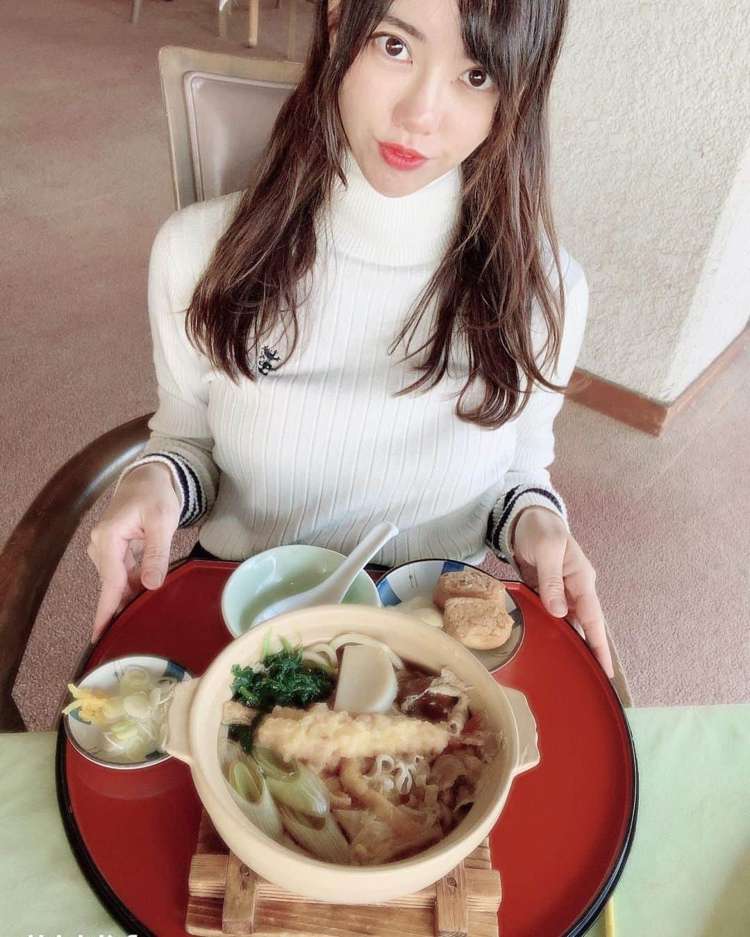 hina2221のインスタグラム：「今日はゴルフ⛳️ お昼はうどん💕 前半53でした😀 . . .  #ゴルフ女子 #taylormade #ドライバー#スライス#ゴルフ男子#ゴルフ好きな人と繋がりたい#ゴルフレッスン#ゴルフスイング動画 #練習記録#ゴルフレッスン#ゴルフ練習#ゴルフ#ゴルフ女子#筋トレ女子#ゴルフウェア#ゴルフスイング#スイング動画#ゴルフ好き#インスタゴルフ#スポーツ女子#스포츠#골프#골프웨어#高尔夫#putter#golfgirl#ゴルフジョシ」