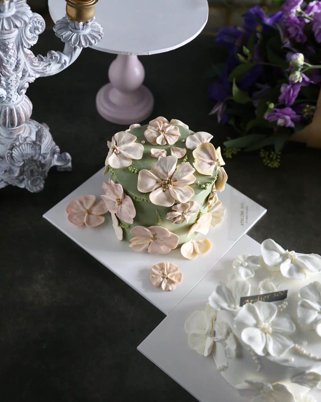 청담 수케이크 (atelier soo)さんのインスタグラム写真 - (청담 수케이크 (atelier soo)Instagram)「ㅡ 나의보석같은케이크들  내것으로만드는건피나는노력이필요하지만시간이지날수록참귀한기술임을느낀다. ㅡ #flower #cake #flowercake #partycake #birthday #bouquet #buttercream #baking #wilton #weddingcake ㅡ www.soocake.com vkscl_energy@naver.com」12月12日 10時01分 - soocake_ully