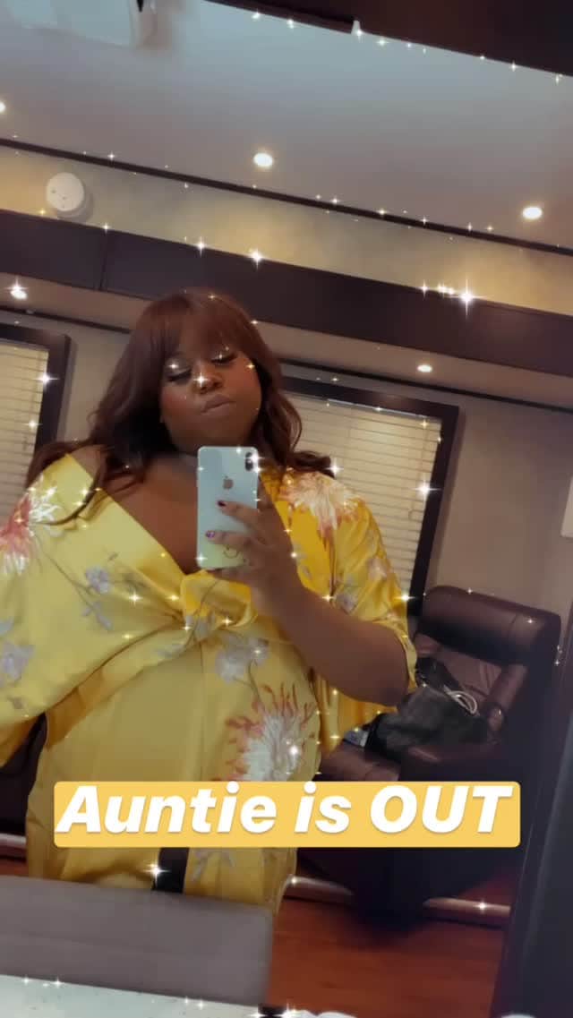 アレックス・ニューウェルのインスタグラム：「Boy You Can Keep It! Stream her!!!!」