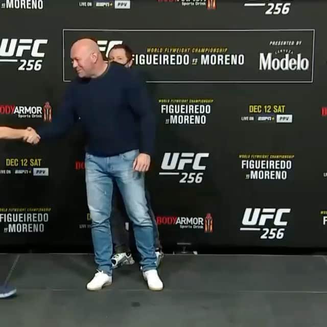 のインスタグラム：「UFC 256 FACE OFF Respect and Smiles  • • Encaradas do UFC 256 Respeito e Sorrisos」