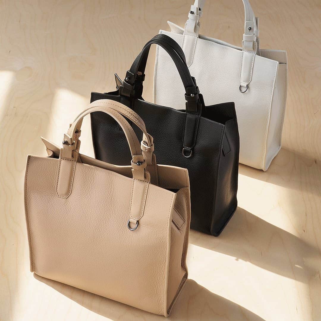 ボトキエのインスタグラム：「On the 9th day of #botkiergiftmas...there was 30% off the Greenpoint collection. Sleek, understated, stocking approved.」