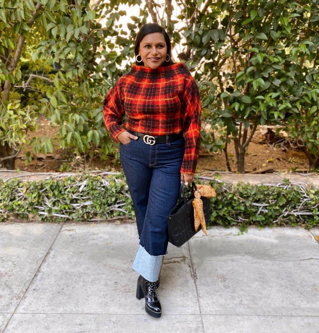 ミンディ・カリングのインスタグラム：「Aren’t you PLAID I’m sharing this new lewk?」