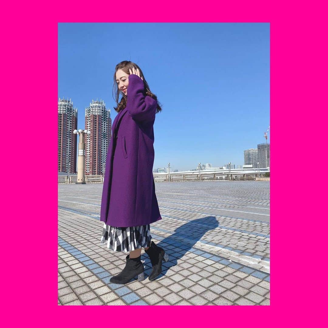 成田梨紗さんのインスタグラム写真 - (成田梨紗Instagram)「たまには紫〜💜👾💜👾💜﻿ とても綺麗な色に惹かれました🧥✨﻿ ﻿ もうすっかり冬ですね⛄️﻿ 毎朝布団から出たくない🐢﻿ あ〜イルミネーション見に行きたいなあ〜。﻿ ﻿ #journalstandard #baycrews  #カラーコート #purple #ブークレコート #fashion  #でこ #良い週末を」12月12日 10時47分 - narita_risa