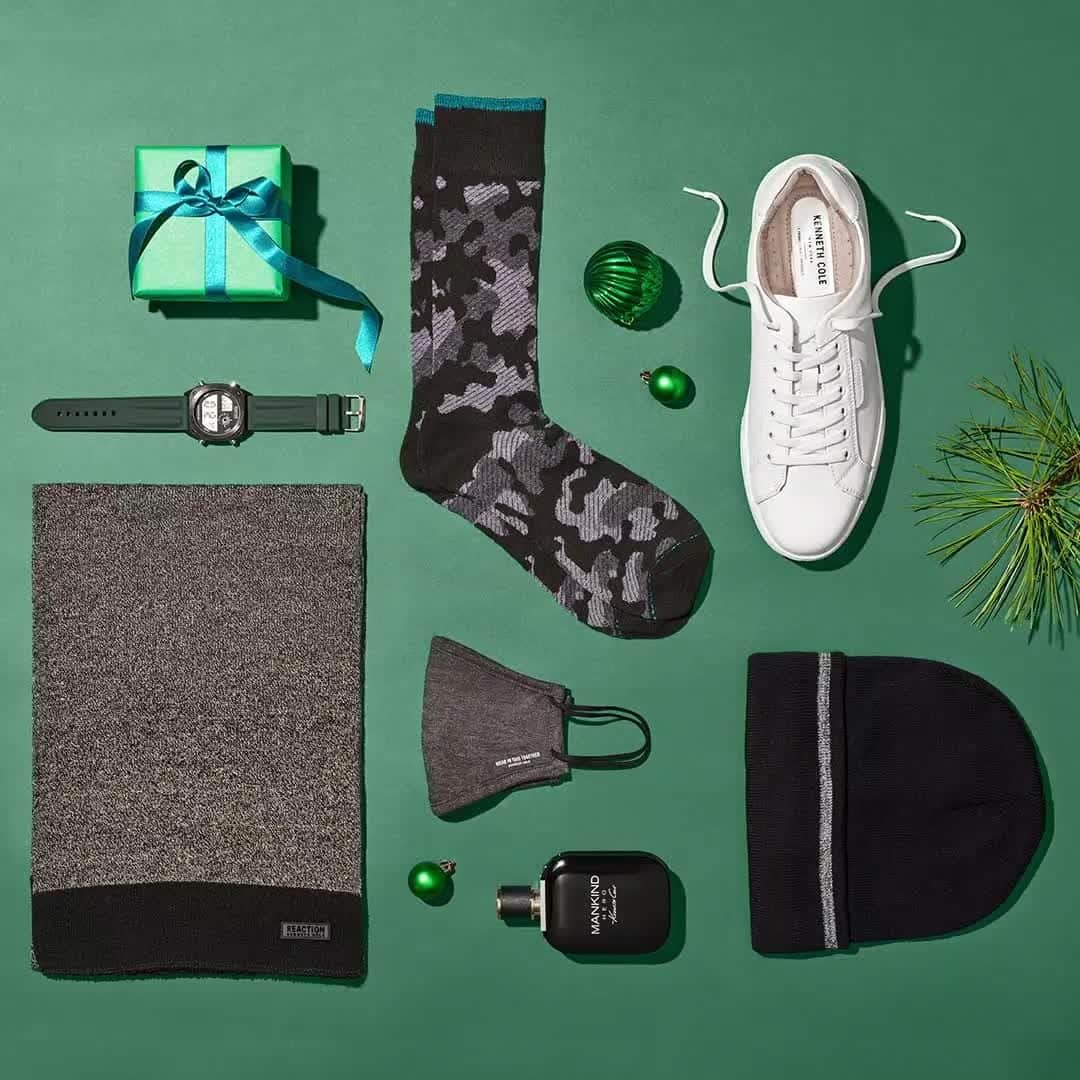ケネスコールのインスタグラム：「In tough times, sometimes it’s the simple, little things that bring us joy. Be an accessory to others with our latest gifting accessories, including protective masks. #StaySafe #ProtectEachOther #WearAFuckingMask #GiftIdeas  When you shop at KennethCole.com, we’ll donate to The New York Public Library in support of The Harry Belafonte Black Liberation Speaker Series. Info link in bio.」