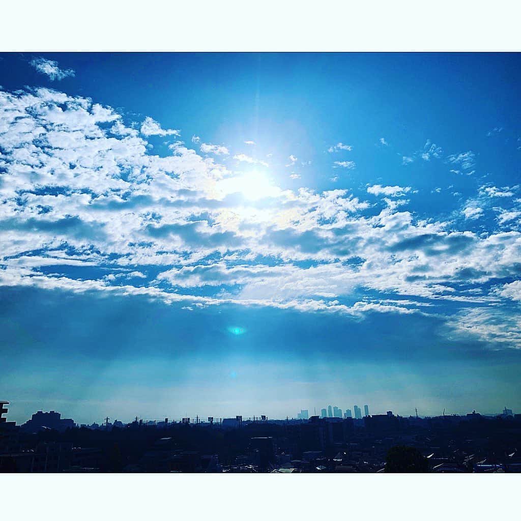 七瀬遥のインスタグラム：「おはようございます☀☀☀ 今日も素敵な一日に🤗💖🌈  #おはようございます#素敵#綺麗#空#楽しい#美しい#光の柱#beautiful#sky#fun#good#friend#happy#love#happiness#good#smile#tokyo#japan」