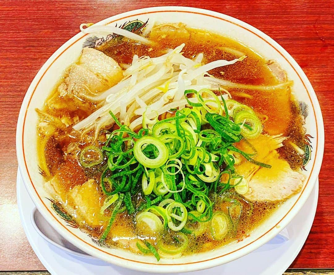 ベリッシモ・フランチェスコさんのインスタグラム写真 - (ベリッシモ・フランチェスコInstagram)「Amazing Ramen at Honke Daiichiasahi Ramen, Kyoto 🍜👘🏯京都の本家第一旭ラーメン本店で美味しいチャーシュー麺を頂きました！ご馳走様でした！😋Un buon Ramen a Kyoto😂 #ベリッシモ #料理研究家 #francescobellissimo #chef #tvchef #celebritychef #ramen #foodporn #kyoto #ramennoodles #ramenstagram #ramen🍜 #ラーメン #ラーメン大好き #拉麺 #京都 #gourmet #vip #luxurylifestyle #japanesefood #noodles #spaghetti #チャーシュー麺 #stosempreamagnà #giappone #cucinagiapponese #enjoylife #enjoythemoment #うまい #美味しい」12月12日 11時11分 - bellissimoyoshi