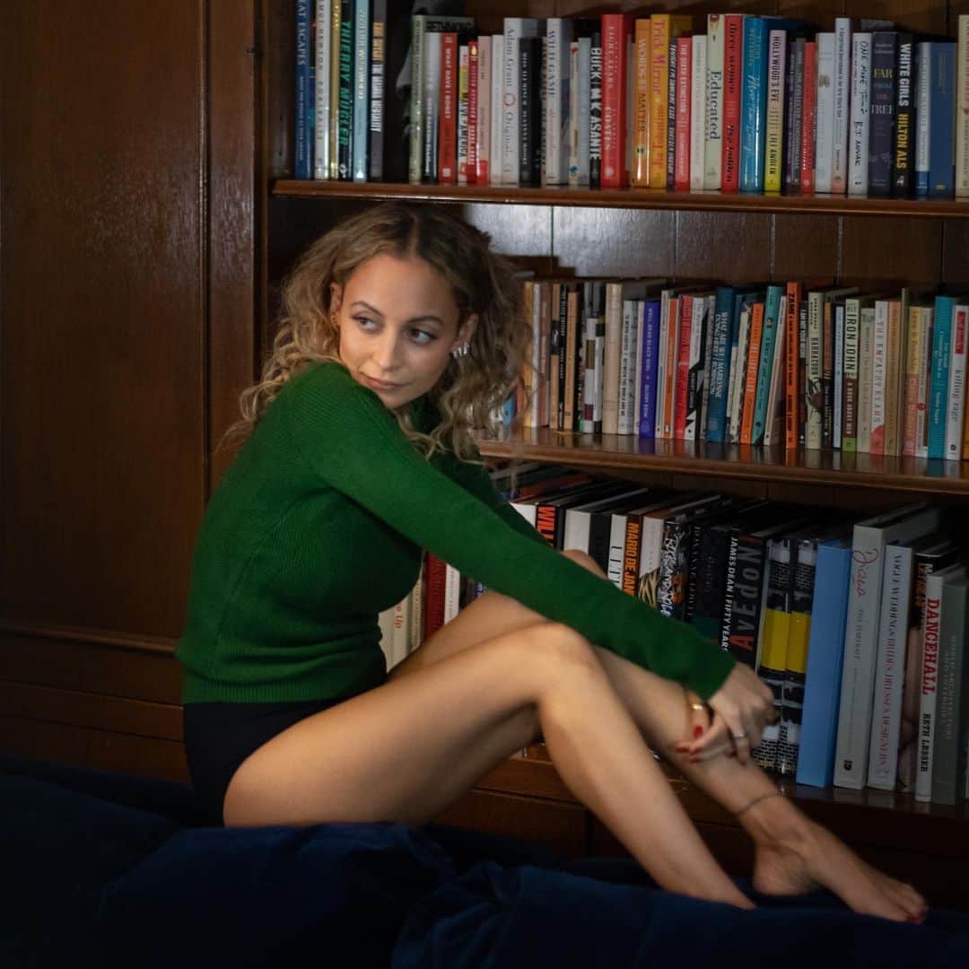のインスタグラム：「What books are you adding to your library this holiday season? 📚 we’d love to know, leave a comment!」