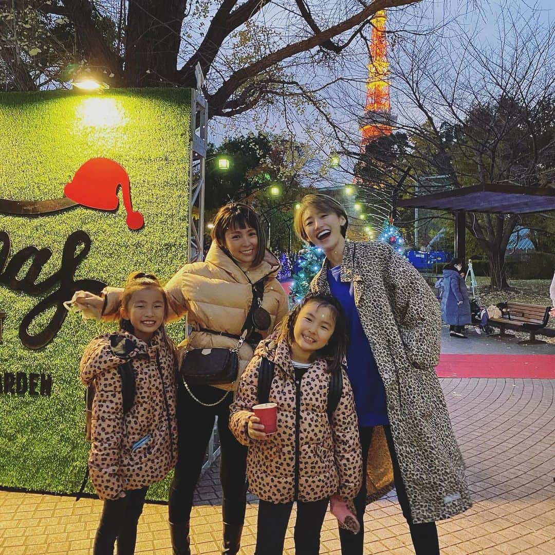 &mのインスタグラム：「ひょうがらかぞく in Christmas market🎄🐆❤️🎄🐆❤️🎄🐆❤️」