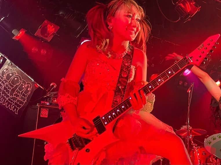 のインスタグラム：「大阪FCライブ写真🔥 リアルディアス恒例のカバー曲は、陰陽座さんの甲賀忍法帖を演奏したで🎸 予想以上にとっても盛り上がってくれて嬉しかった😆😆😆 #Aldious #アルディアス #aldioustoki #bananahall」