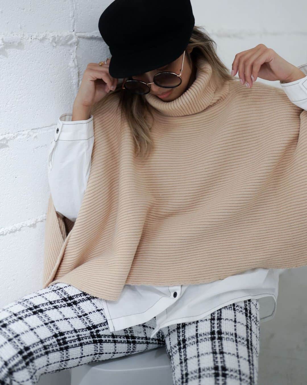 島野ミキのインスタグラム：「・ ・ Knit… @esutoreja / @esutoreja_risaribon  pants… @mariafashiongram / @mariaohba  ・ ・ #fashion#ootd#coordinate#アパレル #ファッションコーデ #トレンドコーデ #大人コーデ #大人カジュアル#今日のコーデ#ファッション#オシャレ#コーデ#シンプルコーデ #アパレル #ワンマイルウェア #youthfulsurf #ユースフルサーフ#ootd4nylonjp#ootdfashion#esutoreja」