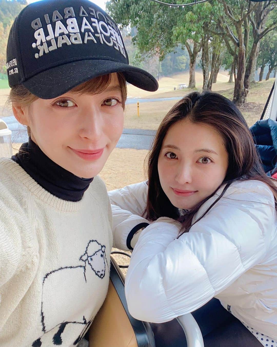 大石絵理のインスタグラム：「ひさしぶりのラウンドレッスン😚 萌香さんは山の中で🐏さんセーターがマッチしていましたよ☺️💜笑笑 赤石先生ありがとうございました♪」