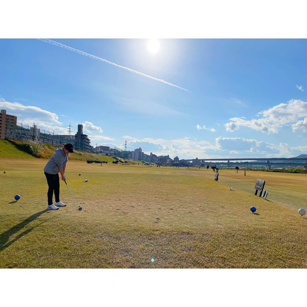 稲葉七海のインスタグラム：「河川敷ショートコースすっっっごい楽しかった😆👍⛳️ ・ 家から近かったら毎日行くのにw ・ ・ ・ #太田川ゴルフ場#河川敷 #ショートコース#広島 #骨折治りました #ご心配おかけしました」