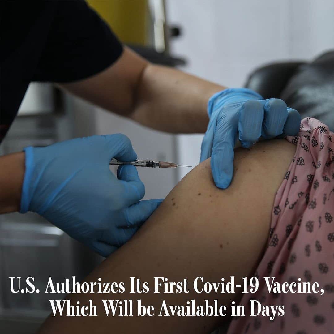 Wall Street Journalさんのインスタグラム写真 - (Wall Street JournalInstagram)「A Covid-19 vaccine from Pfizer and partner BioNTech was the first to gain the federal government’s permission to go into use in the U.S., a landmark step in efforts to beat back the raging pandemic.⁠⠀ ⁠⠀ The U.S. Food and Drug Administration’s authorization of the shot on Friday, following its record-setting swift development, sets the stage for administration of inoculations to begin within a day or two.⁠⠀ ⁠⠀ The FDA’s first green light for a Covid-19 vaccine comes little more than a week after a similar authorization in the U.K. Now, the U.S. begins its largest vaccination campaign ever, bringing together governments, small and big hospitals, as well as retail pharmacy chains with the goal of vaccinating hundreds of millions of people swiftly.⁠⠀ ⁠⠀ The daunting task will include distributing a vaccine that must be stored at extremely cold temperatures, and since inoculation requires two doses three weeks apart, the challenge of ensuring people return for a booster shot. It also means convincing the large numbers of Americans hesitant to get vaccinated that the shot is safe to take.⁠⠀ ⁠⠀ Read more at the link in our bio.⁠⠀ ⁠⠀ Photo: Dogukan Keskinkilic/Anadolu Agency/Getty Images⁠⠀」12月12日 11時49分 - wsj