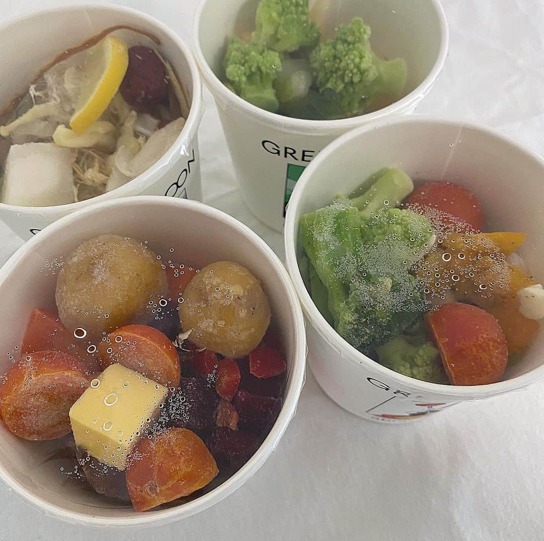 山内遥さんのインスタグラム写真 - (山内遥Instagram)「.   @greenspoonjp からパーソナルスープが登場！ ごろっとしたお野菜が入っていて水や豆乳を入れて レンジでチンするだけ🥣🤍 朝の時間ない時とかこれは本当に助かる、、 簡単に栄養が摂れるのもとても嬉しい😌 お昼は薬膳素材が詰まったデトックススープに❤︎ . #greenspoon #グリーンスプーン #デトックススープ」12月12日 12時02分 - haruka__yamauchi