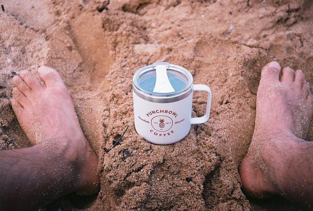 Punchbowl Coffeeさんのインスタグラム写真 - (Punchbowl CoffeeInstagram)「Don’t let the sand get in your coffee🏝」12月12日 12時08分 - punchbowlcoffee