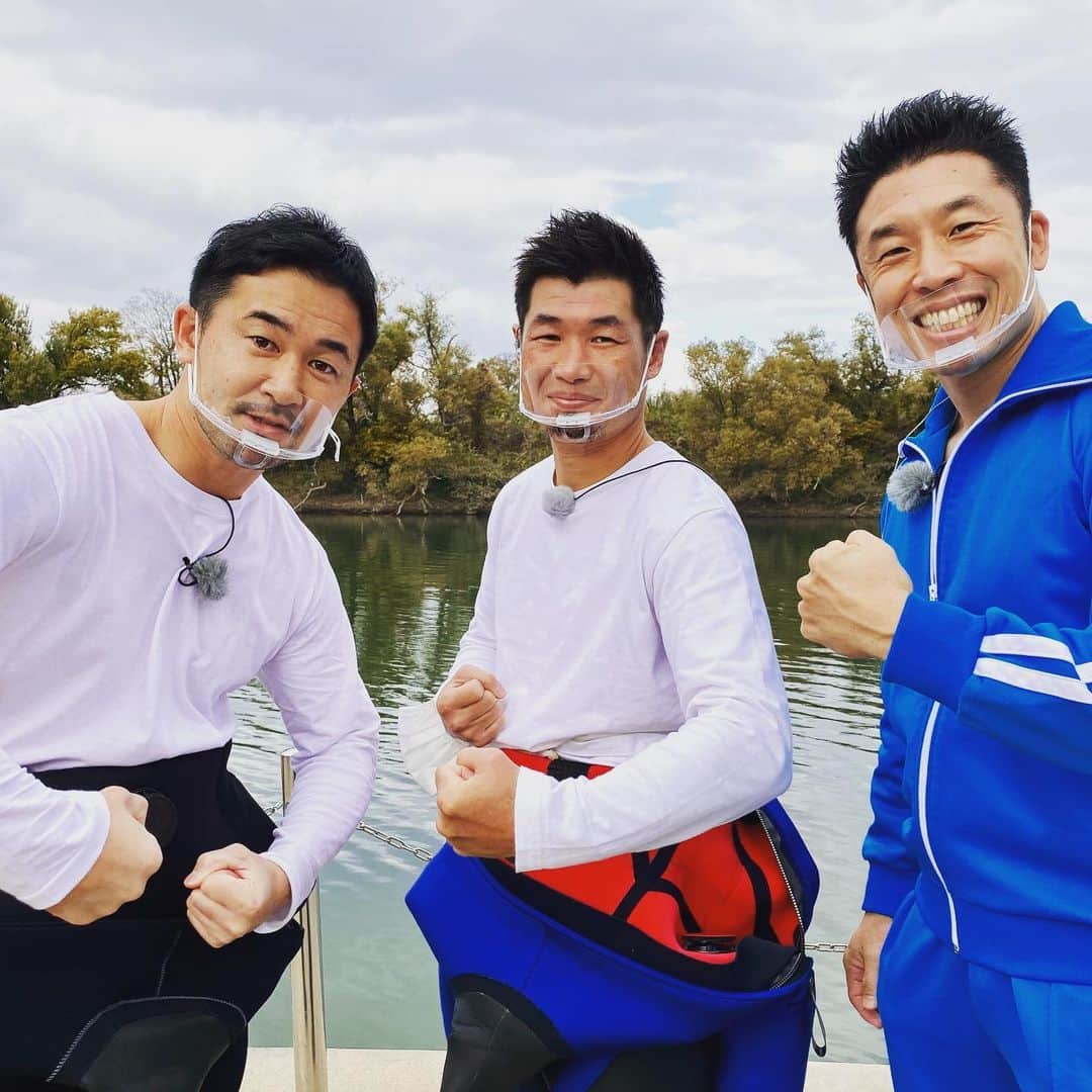 山中慎介のインスタグラム：「今日はこのメンバーで頑張ります！  #shinsukeyamanaka #山中慎介 #長谷川穂積 さん #なかやまきんに君 さん #boxing #athlete #せやねん」