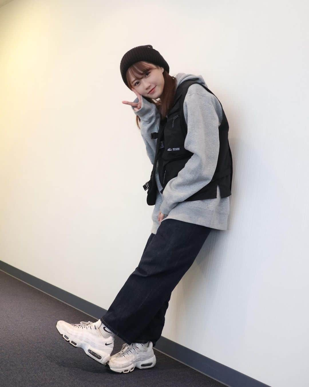 西潟茉莉奈さんのインスタグラム写真 - (西潟茉莉奈Instagram)「. . 今日の私服です〜🛹⭐️  ニット帽　パーカー　スニーカーはNIKEです👟  #おぎゆかめら . . #おしゃべり会 #ootd  #ストリートファッション #フィッシングベスト」12月12日 12時29分 - marina_1016.n