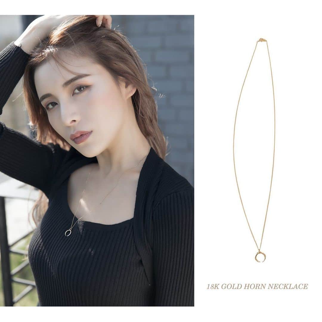 のインスタグラム：「𝟏𝟖𝐊 𝐆𝐨𝐥𝐝 𝐡𝐨𝐫𝐧 𝐧𝐞𝐜𝐤𝐥𝐚𝐜𝐞  〈Gold〉 上品な輝きを身に付けられる18金ゴールドプレーテッドシリーズ。 華奢なクレセントモチーフがワンポイントとなり、トップが胸元まである少し長めのマチネスタイルは、エレガントな印象を与えます。 クルーネックやタートルネックなど首元が詰まっている服装に、トップが服の上に出るように着けるのがおすすめ。 また、胸元が大きく開いたシックなワンピースやドレスと合わせても大人っぽく上品な印象になります。 ショートネックレスとの重ね着けもおすすめ。 いつものコーデにプラスするだけで大人っぽく、上品で洗練された雰囲気に。  _____________________________________ www.ambient-online.com @ambientofficial @ambient_ariake @ambient_yurakucho @ambient.opa #アンビエント#ambient_official  #coordinate #styling #20AW #fw20 #chic」