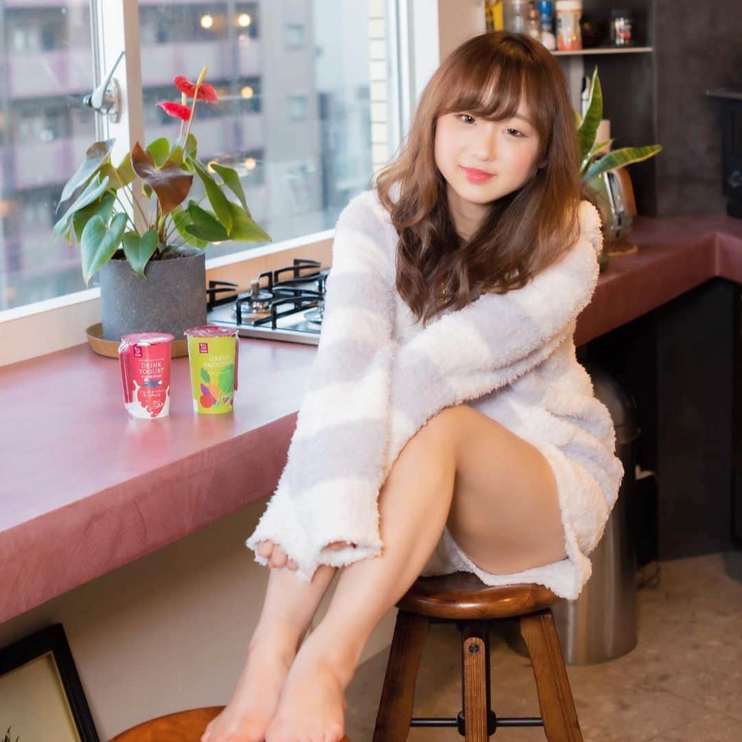 のインスタグラム：「. おはよう☀ 私のところ今日はすごいポカポカ陽気なんだけど ダウン着て出掛けてしまった🤣  今日はLINELIVE21時ごろからやろうかな❣️  久しぶりにゆっくり1時間できるよぉ〜❣️ 待ってるね🙈💓   ✦  ✧ ‧✧̣̥̇‧  #朝 #撮影モデル #被写体モデル #サロンモデル #サロンモデル募集中 #関東サロンモデル #関東サロモ #サロモ #撮影モデル #撮影依頼募集中  #model #お洒落さんと繋がりたい #followｍe #instagood #fashion #カメラ好きな人と繋がりたい #ポートレート撮影 #メイク好きな人と繋がりたい #一重 #ポートレート #ポートレート撮影 #ポートレート好きな人と繋がりたい #脚スタグラム」