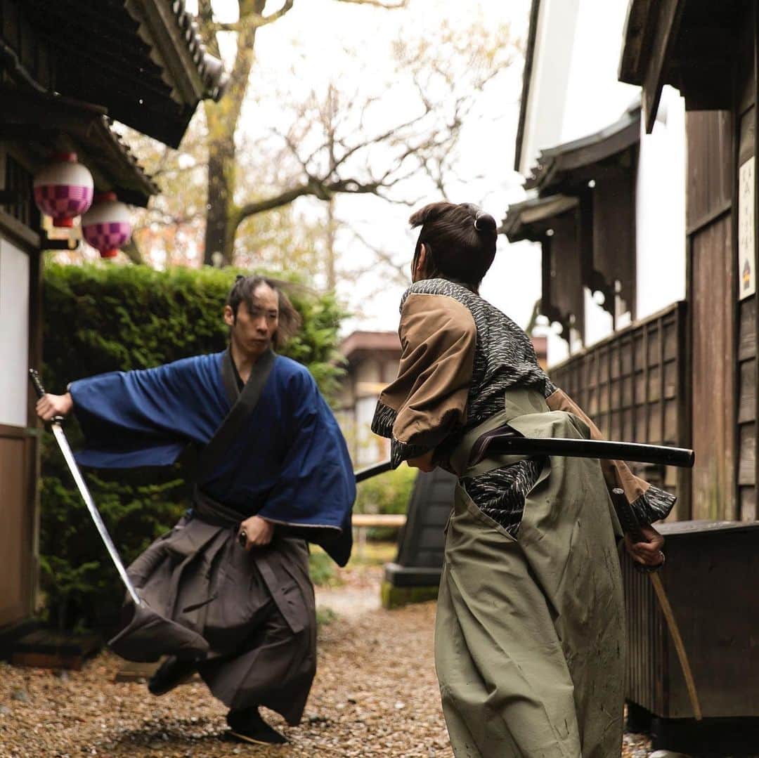 江戸ワンダーランド 日光江戸村のインスタグラム：「・ 殺陣  Sword fight 真剣勝負。Fighting for real. ・ ・ #edo #冬の江戸 #殺陣 #江戸人 #いざ江戸へドロン  #edowonderland #江戸ワンダーランド日光江戸村」