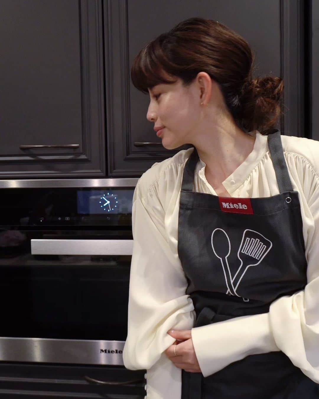 JUNNAのインスタグラム：「13:00〜14:00 @miele_japan にて インスタライブを配信します  今回はキッチンから配信です！ クリスマスにピッタリのデザート作り🍓  ライブでは　@miele_japan さんより 豪華プレゼント企画もございます✨  みなさま是非ご参加下さいね🎅🎄 コメントは　@miele_japan アカウントにて お受けしますよ〜❤️」