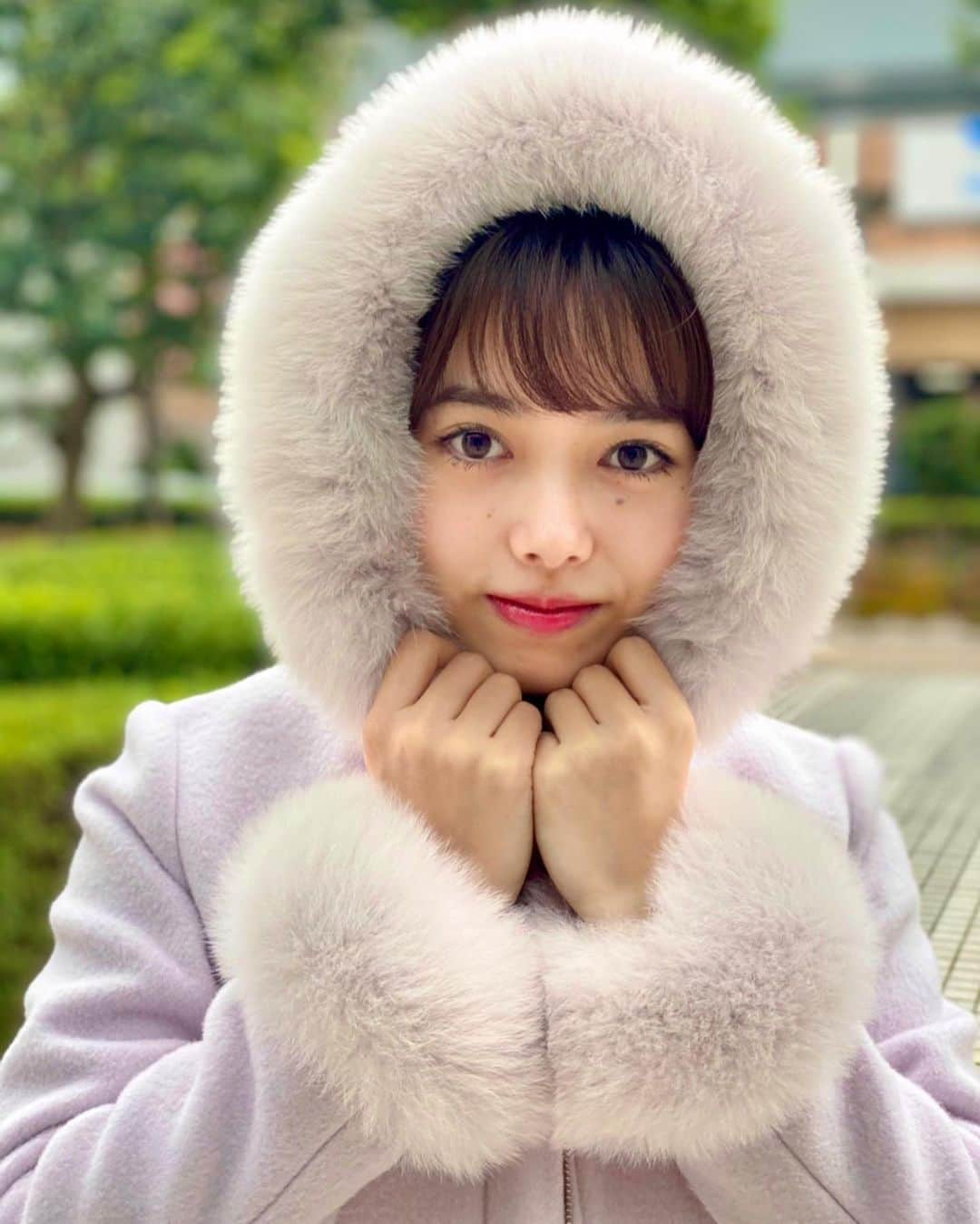 谷尻萌さんのインスタグラム写真 - (谷尻萌Instagram)「こんにちは💕  今朝のお台場は珍しく風が弱かったのもあってそれ程寒くはなかったで💁‍♀️ 今日、北陸は不安定なお天気、 太平洋側は広く晴れそうやで☀️ みなさんの所はどうですか🤗  来週は今シーズン一番の寒気がやってきてそれが居座るよ🥶🥶🥶 北日本で雪が降りそう。全国的にも寒くなりそうやから最新情報チェックしてな☃️  そうそう！！明日の夜は双子座流星群が見られそうやで✨ 明日夜10時から明後日の明け方迄の間で見られそう😳 あったかくしてお家の窓とかから流れ星を見つけてお願い事しましょっ💫💕  ほな後で17：45から18：00のインスタライブでお話しません？🙈💕 今日は12月最後のインスタライブかもしれへんわ^ ^♪ 服装と内容は何がいいかにゃ👗 ほなまた後で〜🍀  #めざましどようび　#お天気キャスター #セントフォース　#谷尻萌 #ポニーテール　#イヤリング　 #京都弁」12月12日 12時52分 - tanijiri_moe