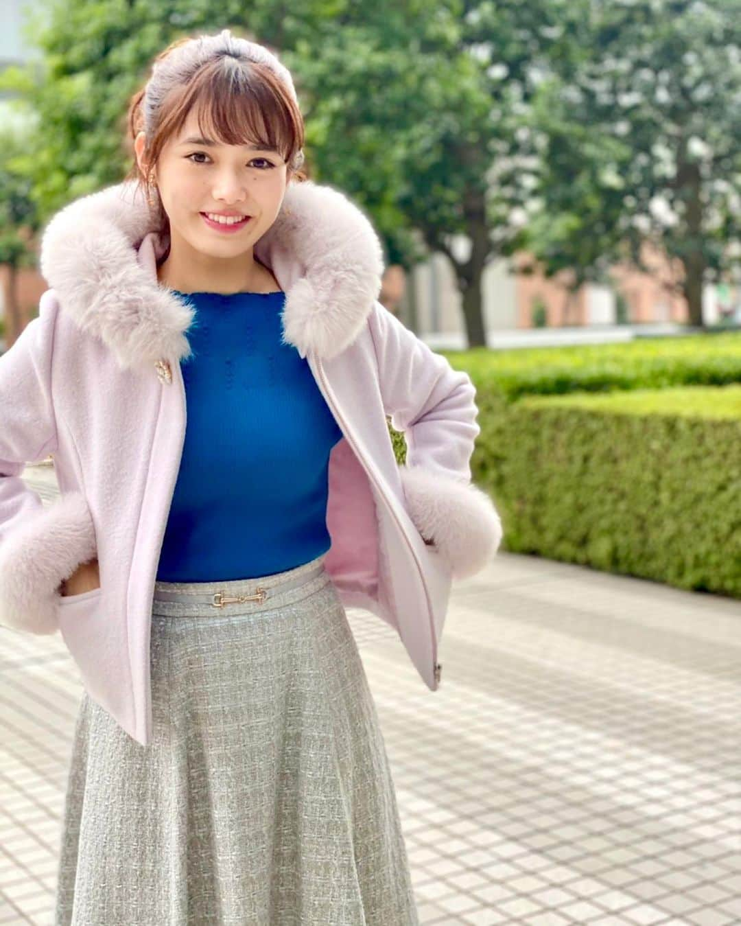 谷尻萌さんのインスタグラム写真 - (谷尻萌Instagram)「こんにちは💕  今朝のお台場は珍しく風が弱かったのもあってそれ程寒くはなかったで💁‍♀️ 今日、北陸は不安定なお天気、 太平洋側は広く晴れそうやで☀️ みなさんの所はどうですか🤗  来週は今シーズン一番の寒気がやってきてそれが居座るよ🥶🥶🥶 北日本で雪が降りそう。全国的にも寒くなりそうやから最新情報チェックしてな☃️  そうそう！！明日の夜は双子座流星群が見られそうやで✨ 明日夜10時から明後日の明け方迄の間で見られそう😳 あったかくしてお家の窓とかから流れ星を見つけてお願い事しましょっ💫💕  ほな後で17：45から18：00のインスタライブでお話しません？🙈💕 今日は12月最後のインスタライブかもしれへんわ^ ^♪ 服装と内容は何がいいかにゃ👗 ほなまた後で〜🍀  #めざましどようび　#お天気キャスター #セントフォース　#谷尻萌 #ポニーテール　#イヤリング　 #京都弁」12月12日 12時52分 - tanijiri_moe