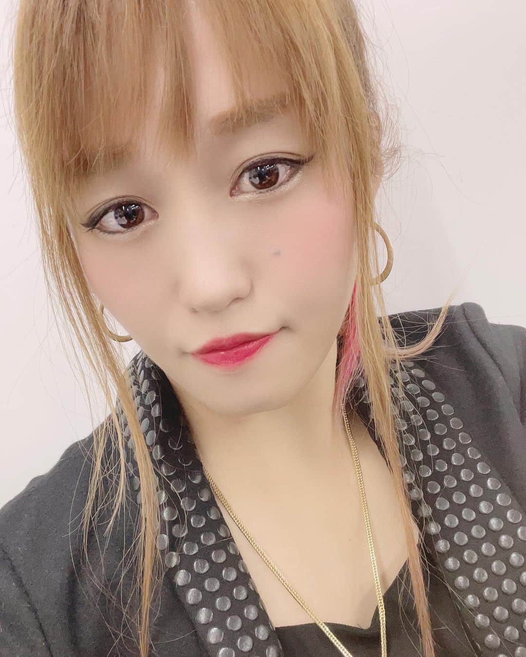 のインスタグラム：「会見終わりました✨  2020年激動の集大成  ドンナデルモンド対決  ジュリアと  二冠タイトルマッチ  12月20日　大阪  見逃すなっ  #stardom #DDM #prowrestling #osaka」