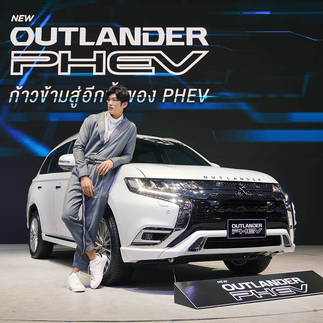 Mitsubishi Motors Thailandさんのインスタグラム写真 - (Mitsubishi Motors ThailandInstagram)「New Mitsubishi Outlander PHEV พร้อมก้าวข้ามทุกข้อจำกัด สู่อีกขั้นของ PHEV ที่จะพาคุณไปสัมผัสประสบการณ์ที่เหนือกว่า ตอบรับกับทุกเส้นทางท้าทายในแบบคุณ   สัมผัสและทดลองขับวันนี้ได้ที่งาน Motor Expo 2020 (วันนี้ - 13 ธ.ค. 63)  #MitsubishiMotorsThailand #MitsubishiMotors」12月12日 12時56分 - mitsubishimotorsth