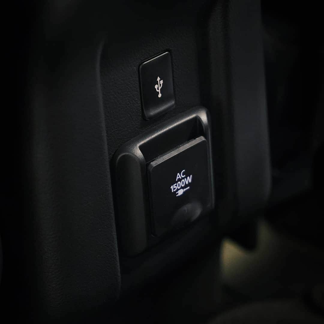 Mitsubishi Motors Thailandさんのインスタグラム写真 - (Mitsubishi Motors ThailandInstagram)「New Mitsubishi Outlander PHEV พร้อมก้าวข้ามทุกข้อจำกัด สู่อีกขั้นของ PHEV ที่จะพาคุณไปสัมผัสประสบการณ์ที่เหนือกว่า ตอบรับกับทุกเส้นทางท้าทายในแบบคุณ   สัมผัสและทดลองขับวันนี้ได้ที่งาน Motor Expo 2020 (วันนี้ - 13 ธ.ค. 63)  #MitsubishiMotorsThailand #MitsubishiMotors」12月12日 12時56分 - mitsubishimotorsth
