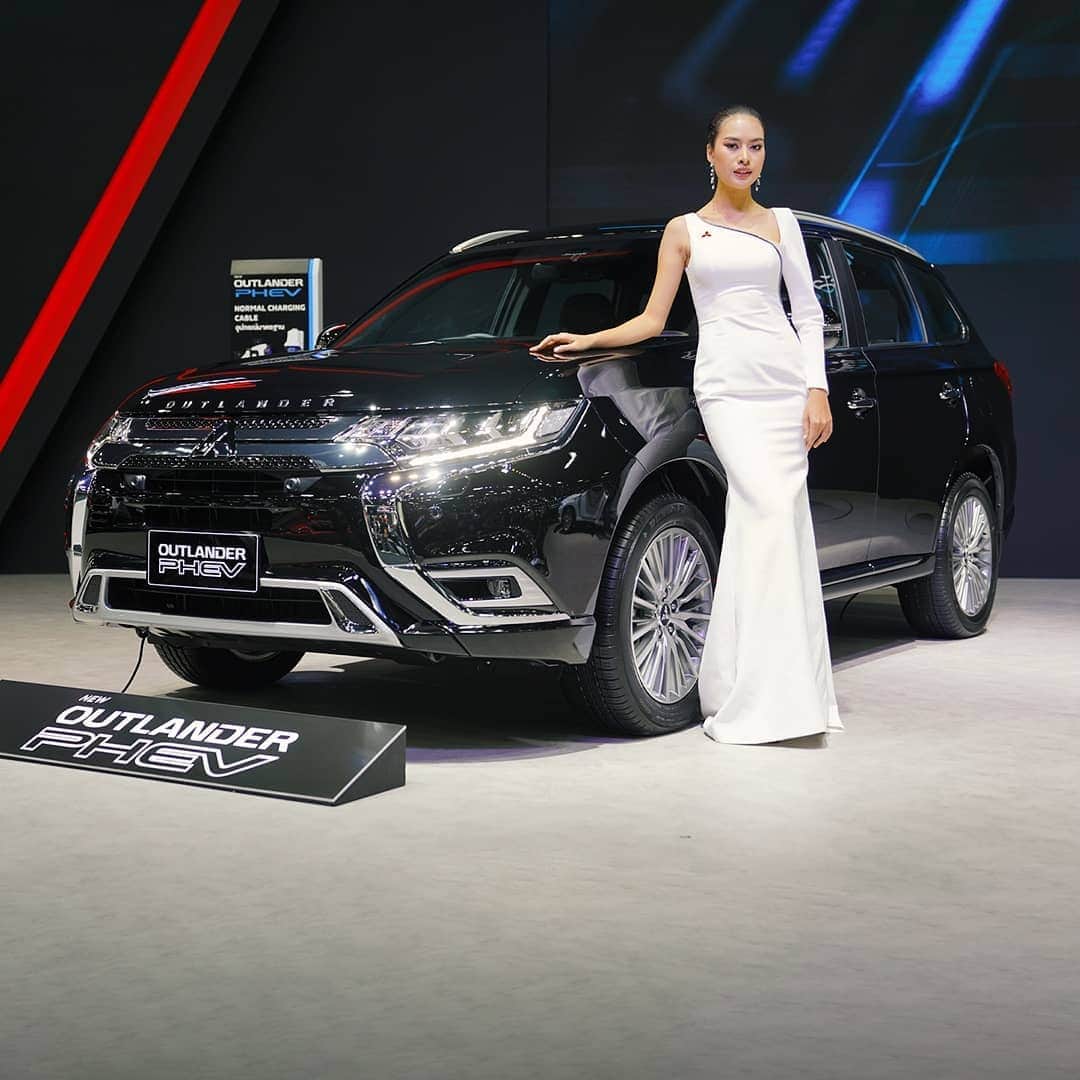 Mitsubishi Motors Thailandさんのインスタグラム写真 - (Mitsubishi Motors ThailandInstagram)「New Mitsubishi Outlander PHEV พร้อมก้าวข้ามทุกข้อจำกัด สู่อีกขั้นของ PHEV ที่จะพาคุณไปสัมผัสประสบการณ์ที่เหนือกว่า ตอบรับกับทุกเส้นทางท้าทายในแบบคุณ   สัมผัสและทดลองขับวันนี้ได้ที่งาน Motor Expo 2020 (วันนี้ - 13 ธ.ค. 63)  #MitsubishiMotorsThailand #MitsubishiMotors」12月12日 12時56分 - mitsubishimotorsth