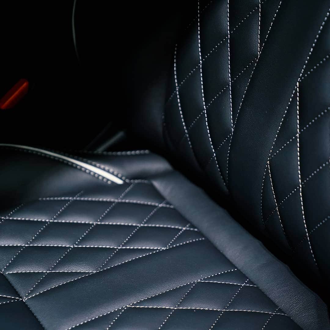 Mitsubishi Motors Thailandさんのインスタグラム写真 - (Mitsubishi Motors ThailandInstagram)「New Mitsubishi Outlander PHEV พร้อมก้าวข้ามทุกข้อจำกัด สู่อีกขั้นของ PHEV ที่จะพาคุณไปสัมผัสประสบการณ์ที่เหนือกว่า ตอบรับกับทุกเส้นทางท้าทายในแบบคุณ   สัมผัสและทดลองขับวันนี้ได้ที่งาน Motor Expo 2020 (วันนี้ - 13 ธ.ค. 63)  #MitsubishiMotorsThailand #MitsubishiMotors」12月12日 12時56分 - mitsubishimotorsth