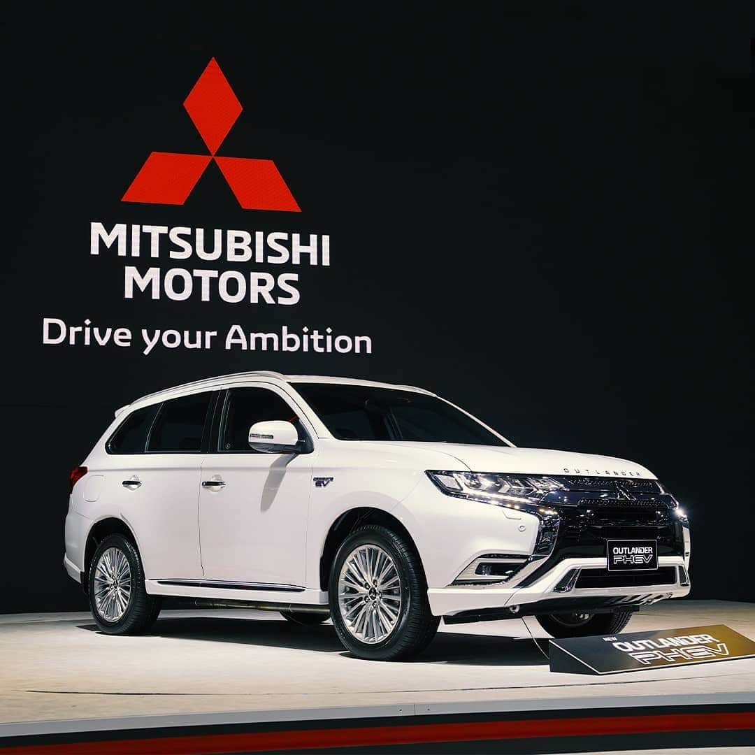 Mitsubishi Motors Thailandのインスタグラム：「New Mitsubishi Outlander PHEV พร้อมก้าวข้ามทุกข้อจำกัด สู่อีกขั้นของ PHEV ที่จะพาคุณไปสัมผัสประสบการณ์ที่เหนือกว่า ตอบรับกับทุกเส้นทางท้าทายในแบบคุณ   สัมผัสและทดลองขับวันนี้ได้ที่งาน Motor Expo 2020 (วันนี้ - 13 ธ.ค. 63)  #MitsubishiMotorsThailand #MitsubishiMotors」