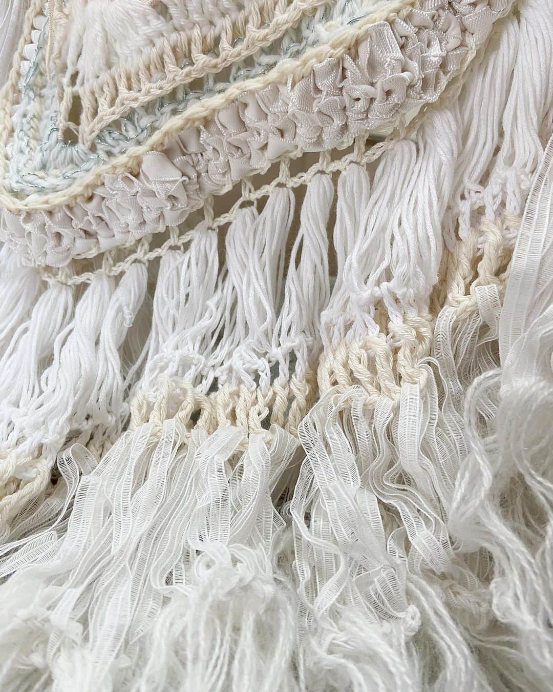 蓮沼千紘さんのインスタグラム写真 - (蓮沼千紘Instagram)「detail. . .  detail.  #knit  #chihirohasunuma  #knitwork #costume #dress」12月12日 13時01分 - knitchihiro