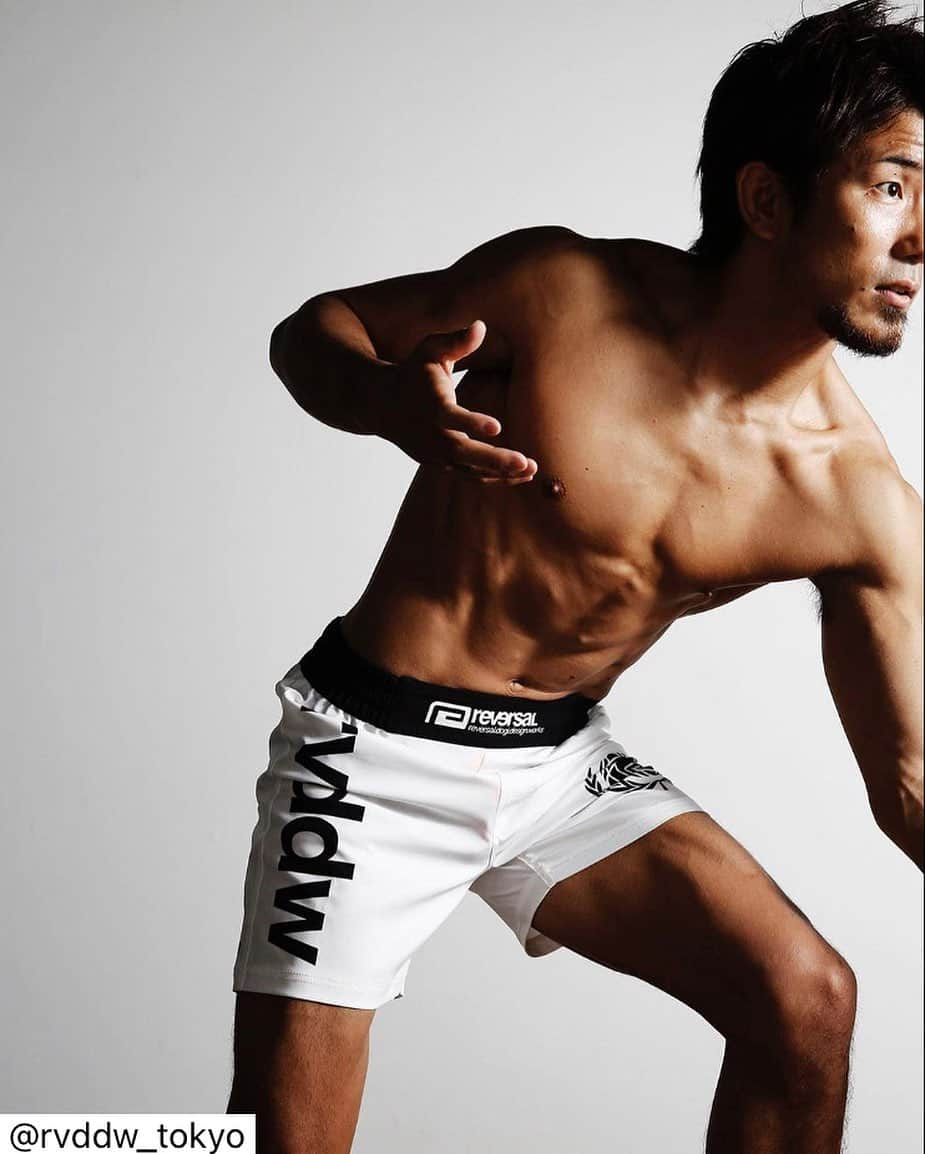 岡田遼さんのインスタグラム写真 - (岡田遼Instagram)「全集中  SHORT LENGTH ACTIVE SHORTS #dry #stretch #highperformance #shortlength #fightshorts #shorts #rvddw #tokyo #japan #apparel #sports #brand #workout #activewear #gymwear #martialarts #mma #jiujitsu #karate #kickboxing #grappling #wrestling #rugby #running」12月12日 13時10分 - ryookada14