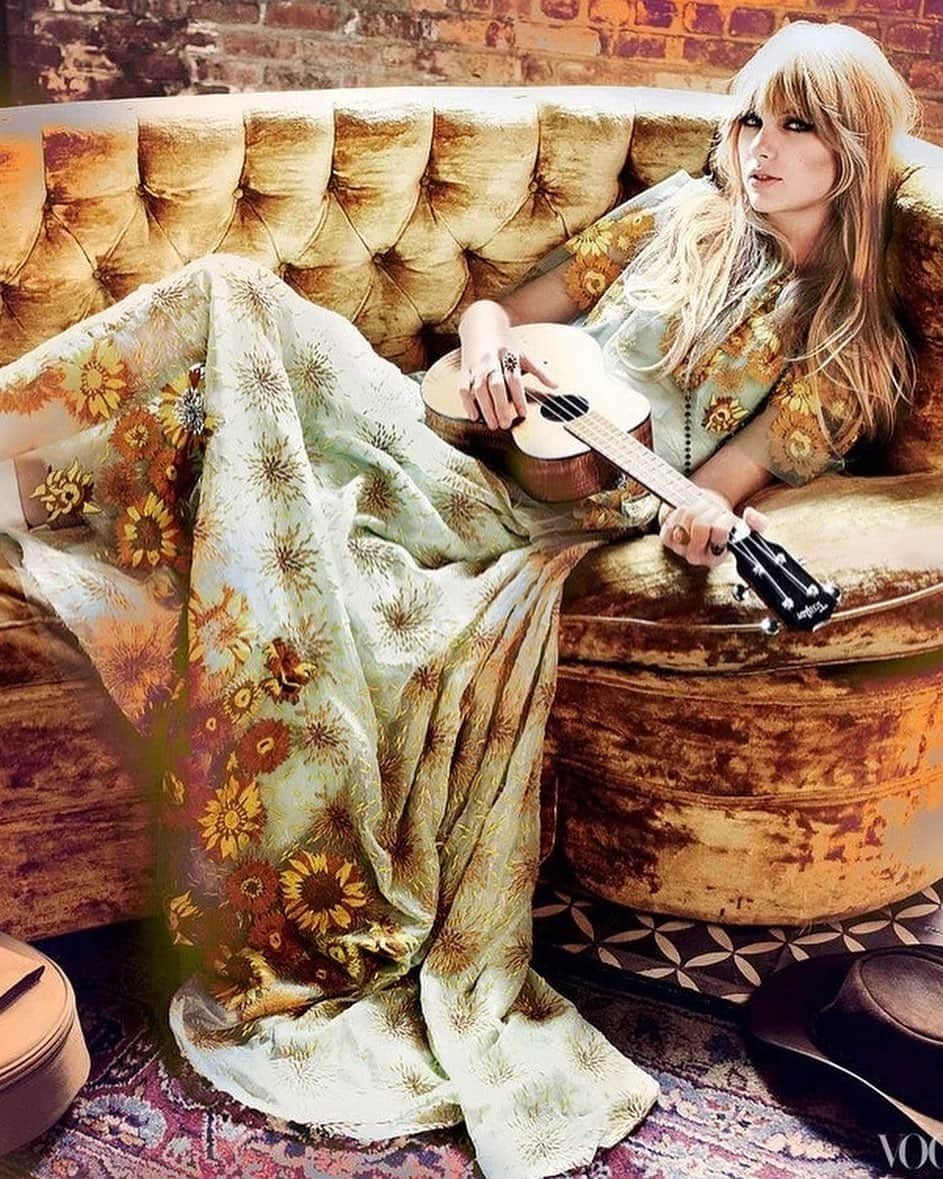 ロダルテさんのインスタグラム写真 - (ロダルテInstagram)「#FBF: @taylorswift wears the Rodarte SS12 Collection and Archive for her 2012 @voguemagazine cover story (ph: Mario Testino, Styled by @tonnegood). #rodarte #taylorswift」12月12日 13時22分 - rodarte