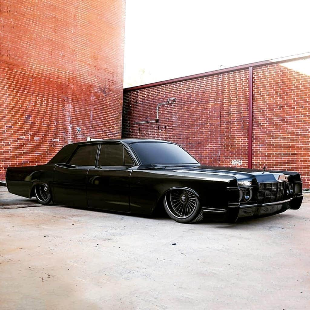 Classics Dailyさんのインスタグラム写真 - (Classics DailyInstagram)「#ClassicsFeature _____ Slammed Lincoln Continental @innov8designlab _____ #classiccar #musclecar #hotrod #protouring #prostreet #restomod #classicsdaily #streetrod #streetcar #customcar #hotrods #streetrods #Slammed #Lincoln #Continental」12月12日 13時24分 - classicsdaily