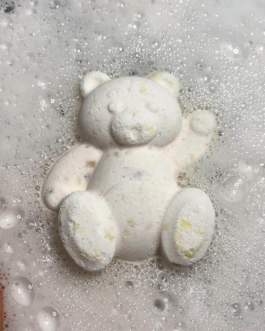 LUSH Cosmeticsさんのインスタグラム写真 - (LUSH CosmeticsInstagram)「Help us settle a debate and vote for your favorite pun: ⁠ ⁠ 1. Talk about a sweet self paw-trait!🐻 ⁠ 2. So cute we can't bear it 💖⁠ 3. Don't mind me, just taking some time to paws and reflect in the bath 🛁⁠ ⁠ P.S. Missed the ground and air shipping cutoff? No sweat. Choose priority shipping for a flat rate of just $10 to get your order in time for Christmas. But hurry, priority shipping cutoff ends December 14 at 11:59PM PST.⁠ ⁠ Shop this ethically sourced cutie right now, link in bio.⁠ ⁠ 📸 @lushdough⁠」12月13日 0時30分 - lushcosmetics