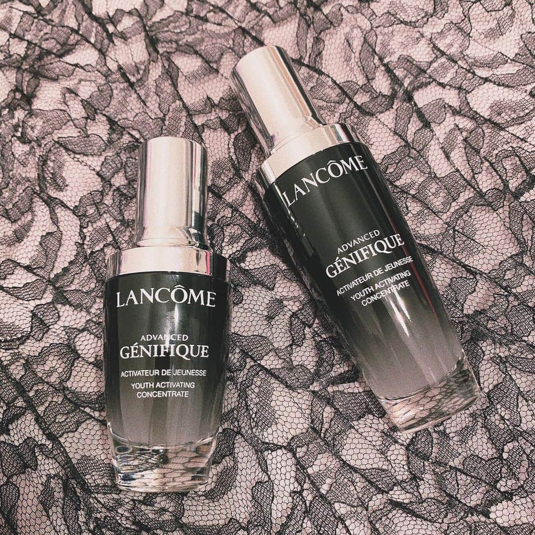 長澤佑香のインスタグラム：「﻿ ジェネフィックアドバンストの30mLと﻿ 50mL❤︎2本あるのしあわせすぎる❤︎笑﻿ ﻿ #LANCOME #ジェネフィックアドバンスト﻿ #birthdaypresent #美容 #スキンケア﻿ #ランコム #美肌 #美容液 #skincare」